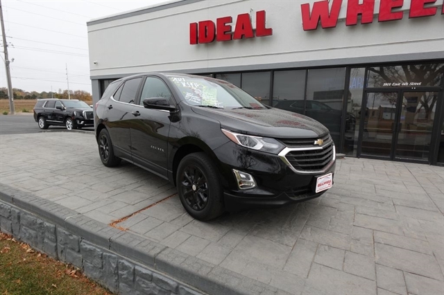 Used 2021 Chevrolet Equinox LT with VIN 2GNAXUEV8M6136215 for sale in Winner, SD