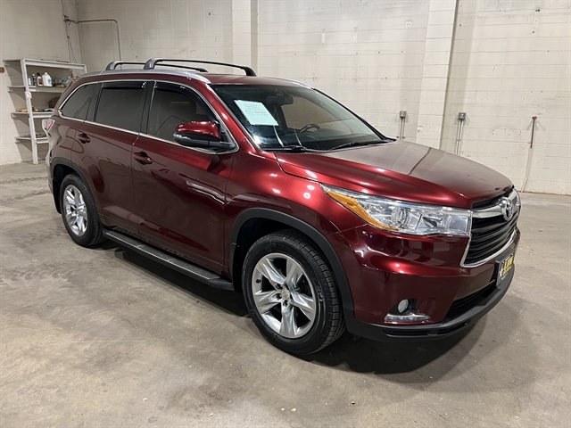 Used 2015 Toyota Highlander Limited with VIN 5TDYKRFH1FS051625 for sale in Winner, SD