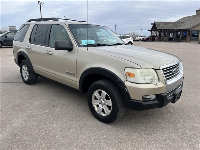 Used 2007 Ford Explorer XLT with VIN 1FMEU73E47UA50148 for sale in Winner, SD