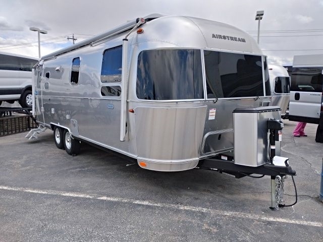 2026 AIRSTREAM GLOBETROTTER 27FB