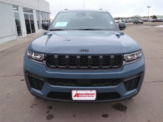 2026 Jeep Grand Cherokee L photo 3