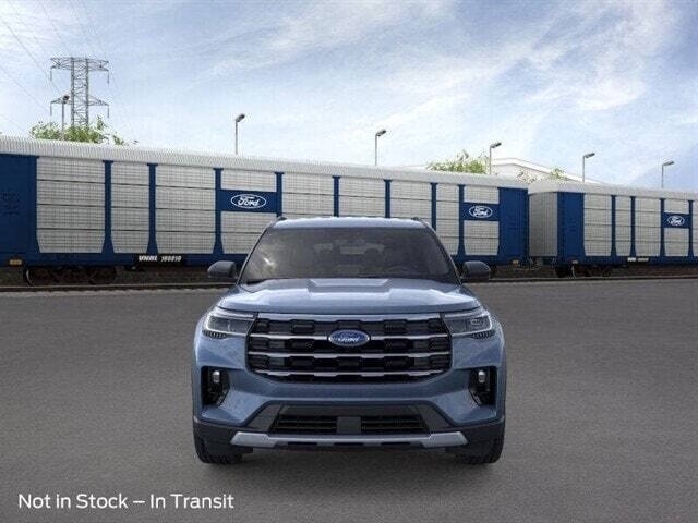 2025 Ford Explorer photo 2