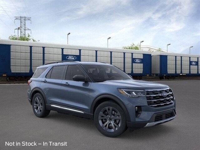 2025 Ford Explorer photo 3