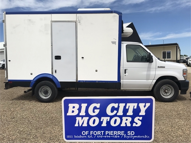 White 2023 Ford E-Series Chassis E-350 SD Cutaway SB RWD Pickup Truck Rear-Wheel Drive Automatic
