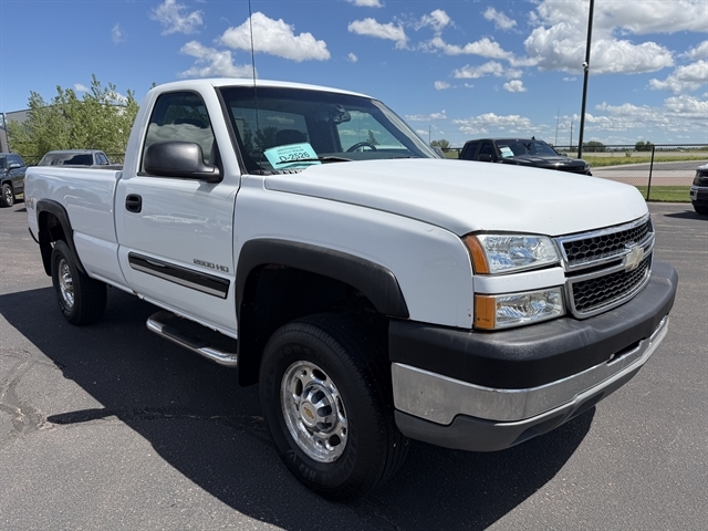 White 2004 Chevrolet Silverado 2500HD LS LB 4WD Pickup Truck Four-Wheel Drive