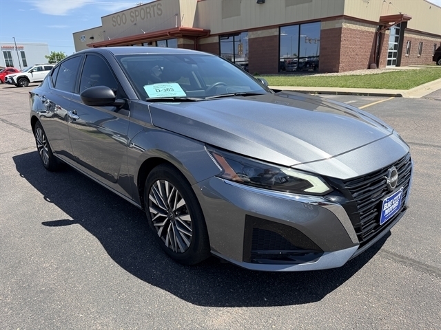 Gray 2024 Nissan Altima Sedan Front-Wheel Drive Continuously Variable Transmission
