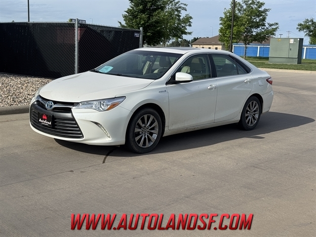 White (Blizzard Pearl) 2015 Toyota Camry Hybrid XLE FWD Sedan Front-Wheel Drive Continuously Variable Transmission