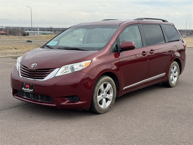 2015 Toyota Sienna LE 7-Passenger Auto Access Seat