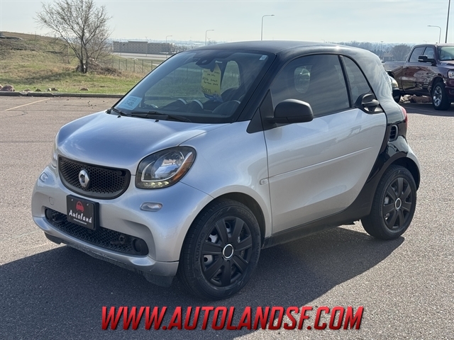 Cool Silver (metallic) 2016 smart fortwo pure Hatchback Rear-Wheel Drive Manual