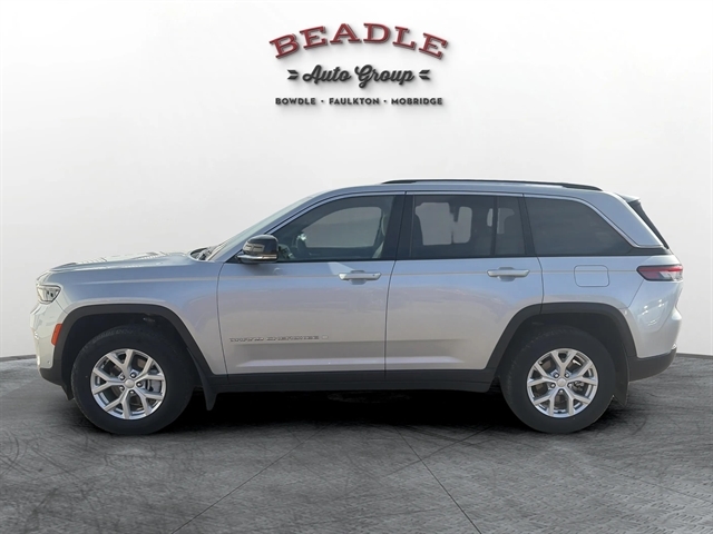 View vehicle photo 3