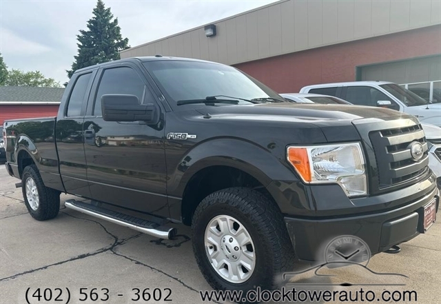 Tuxedo Black Metallic 2012 Ford F-150 STX SuperCab 4WD Pickup Truck Four-Wheel Drive Automatic