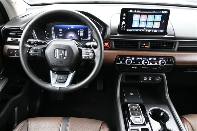 View vehicle photo 6