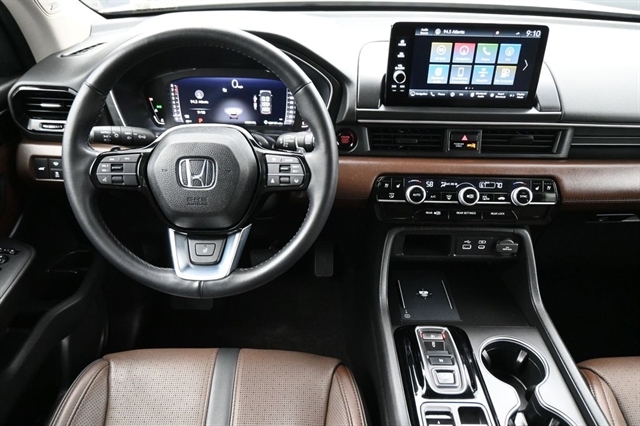 View vehicle photo 6