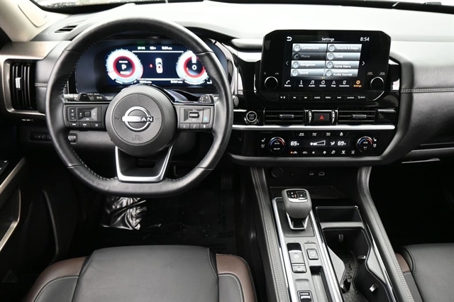 View vehicle photo 7