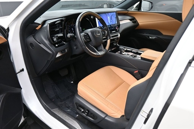 View vehicle photo 2