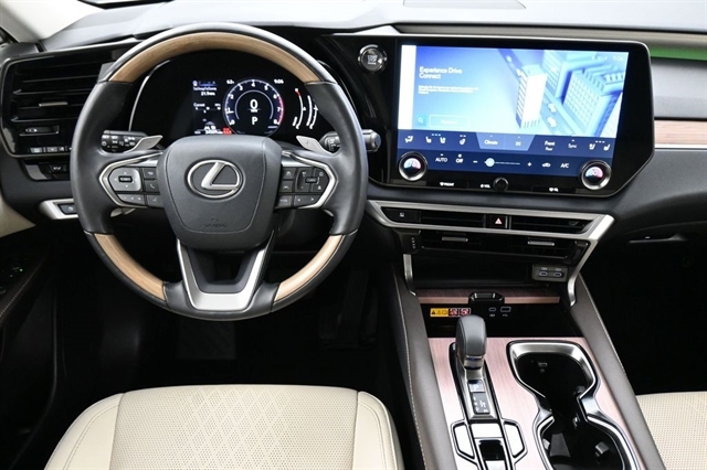 View vehicle photo 6