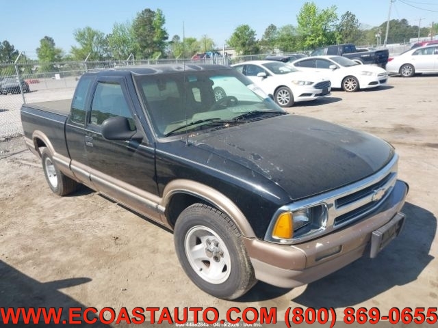 BLACK AND GOLD 1996 Chevrolet S-10 LS Extended Cab RWD Pickup Truck Rear-Wheel Drive Automatic