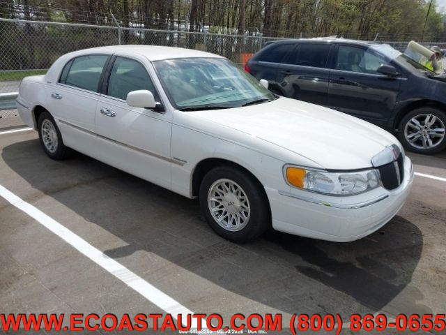 Vibrant White 1999 Lincoln Town Car Signature Sedan Rear-Wheel Drive Automatic