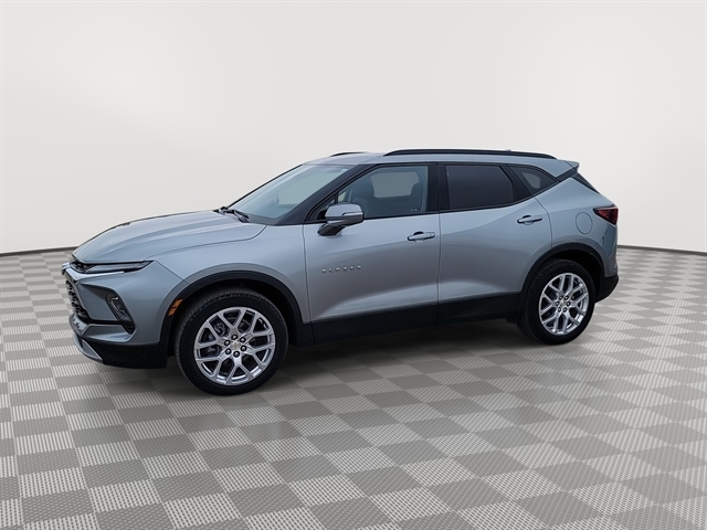 View vehicle photo 4