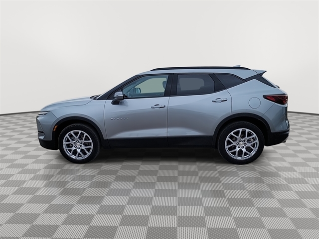 View vehicle photo 5