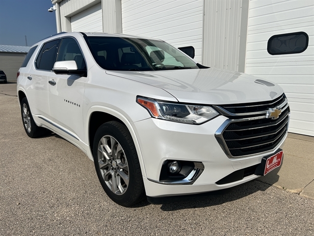 White 2019 Chevrolet Traverse SUV / Crossover Four-Wheel Drive 