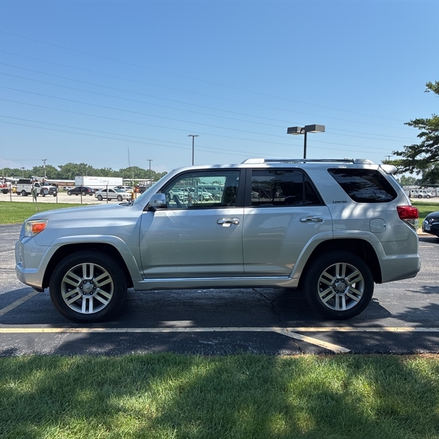 Classic Silver Metallic 2011 Toyota 4Runner SUV / Crossover 5-Speed Automatic Overdrive