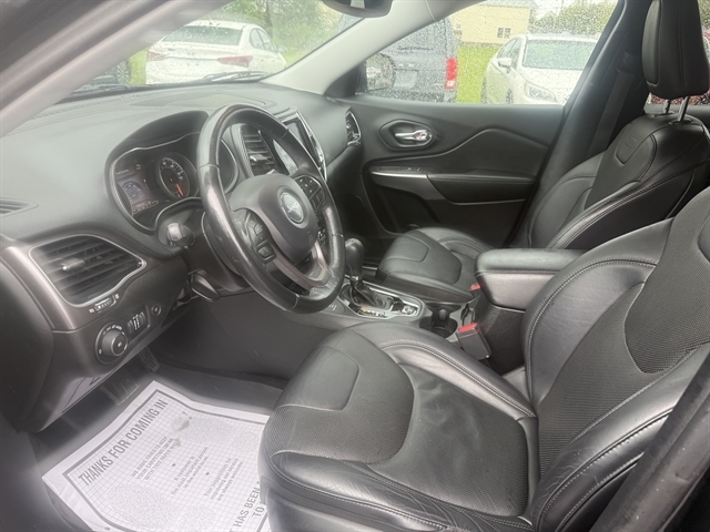 View vehicle photo 7