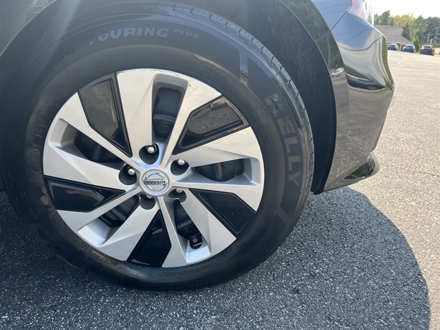View vehicle photo 5