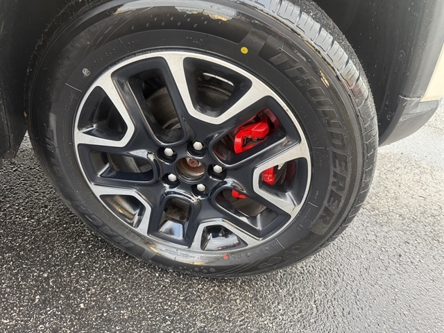 View vehicle photo 6