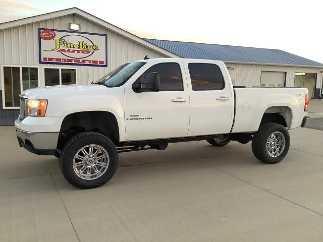 2007 GMC SIERRA 2500HD SLE CREW CAB 4X4 6.6 DURAMAX DIESEL LOW MILES!!!!
